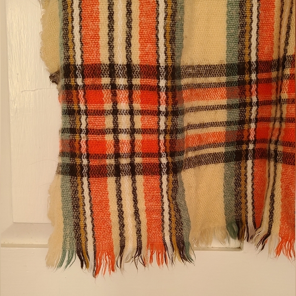 MODCLOTH plaid blanket scarf - Picture 4 of 5